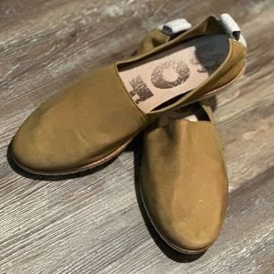 EUC Size 10.5 Sorel Ella slip on flats